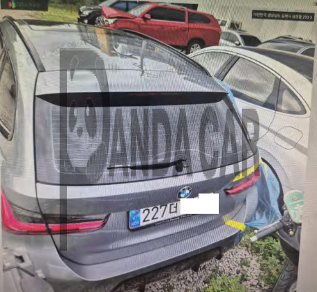 2025 BMW 320d Touring, photograph 2