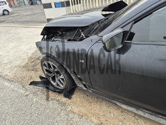 2024 BMW i4 eDrive40, photograph 3