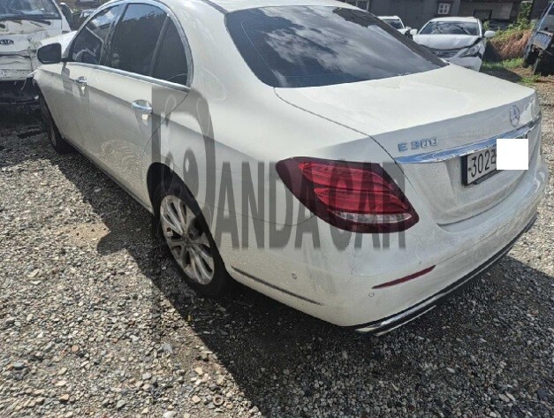2018 Mercedes-Benz E300 4Matic, photograph 4