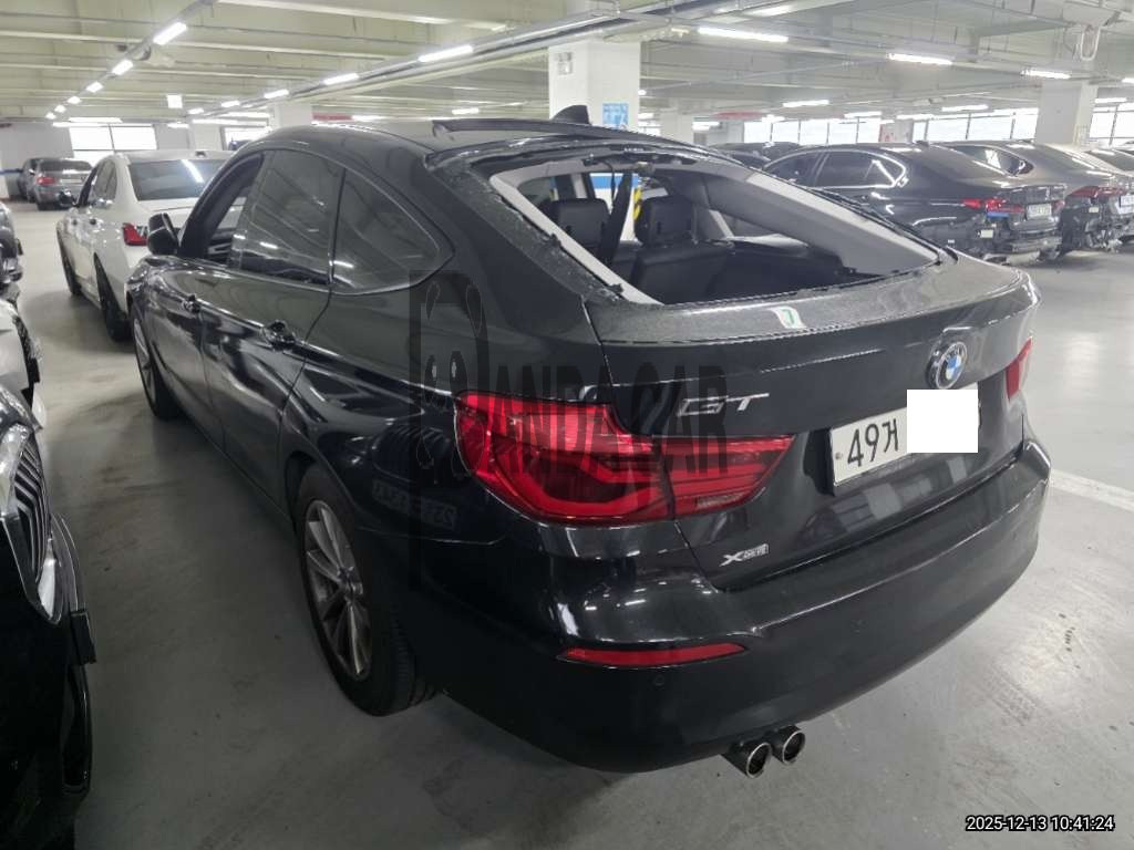 2017 BMW 320d Gran Turismo xDrive, photograph 3