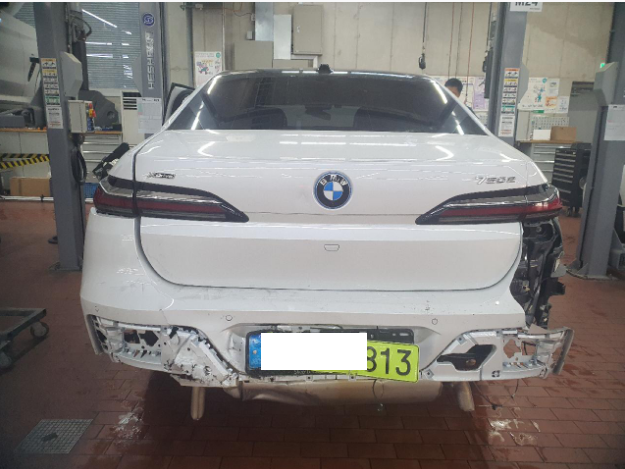 2024 BMW 750e xDrive, photograph 1