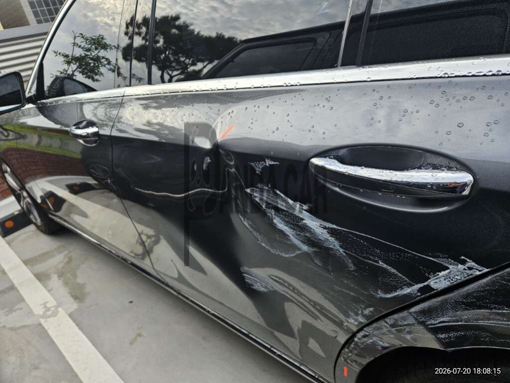 2018 Mercedes-Benz E300 4Matic, photograph 4