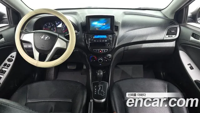 Hyundai Accent Diesel 1.6 VGT Smart — photo 1 of 20