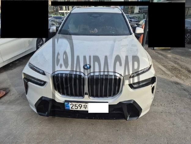 2025 BMW X7 xDrive40i, photograph 1