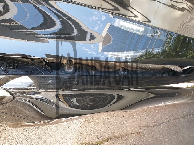 2021 Mercedes-Benz E300 e 4MATIC, photograph 2