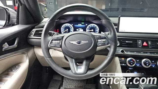 Genesis G70 Gasoline 2.0T 2WD — photo 1 of 33