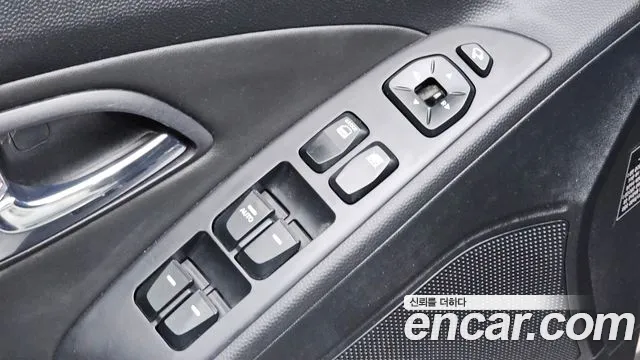 2011 Hyundai Tucson Diesel 2WD LX20, photograph 4