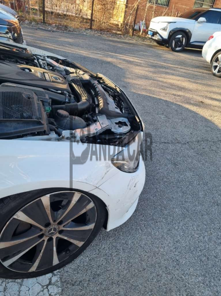 2020 Mercedes-Benz E300 e 4MATIC, photograph 4