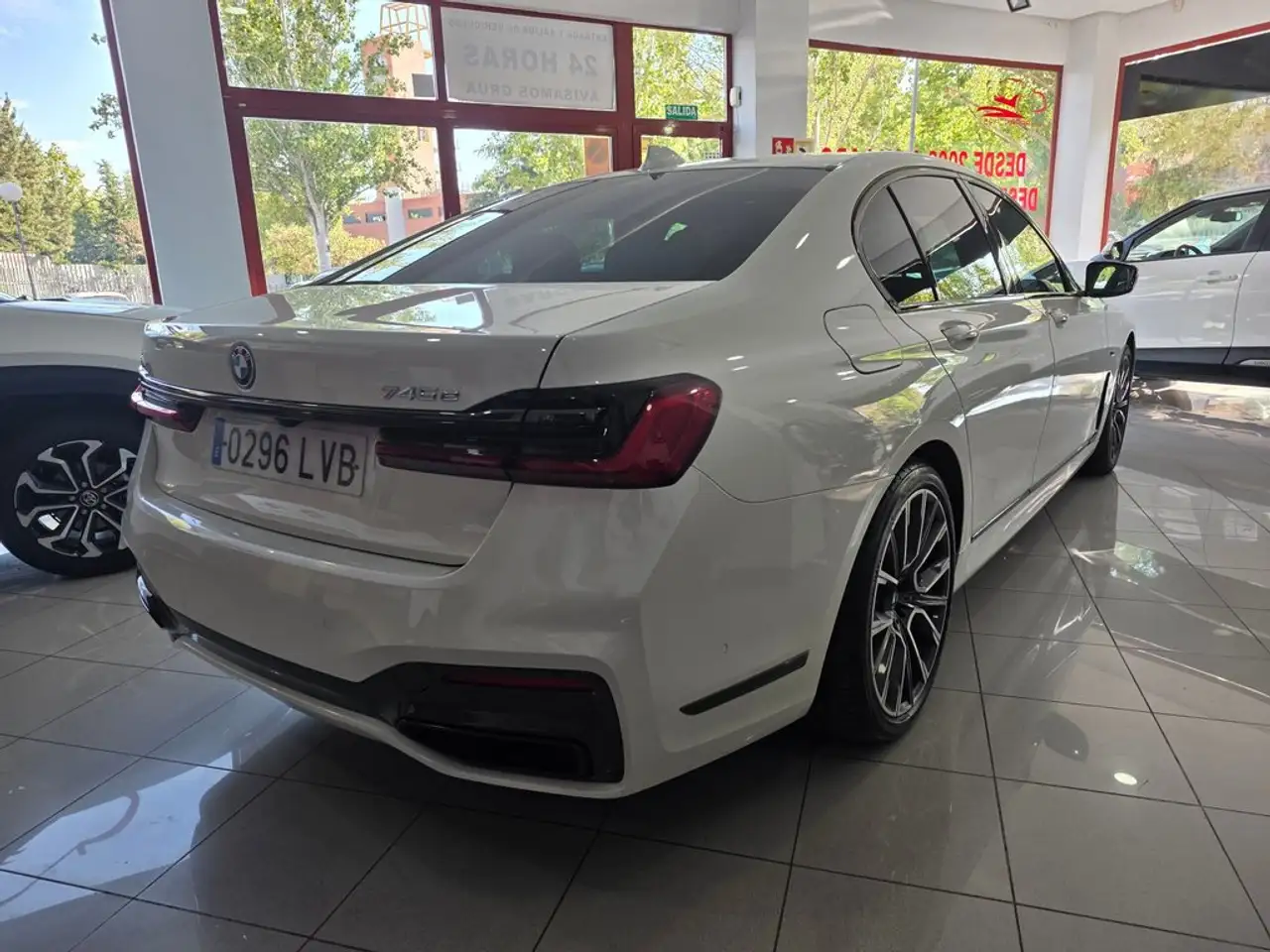 2021 BMW 745 745e, photograph 7