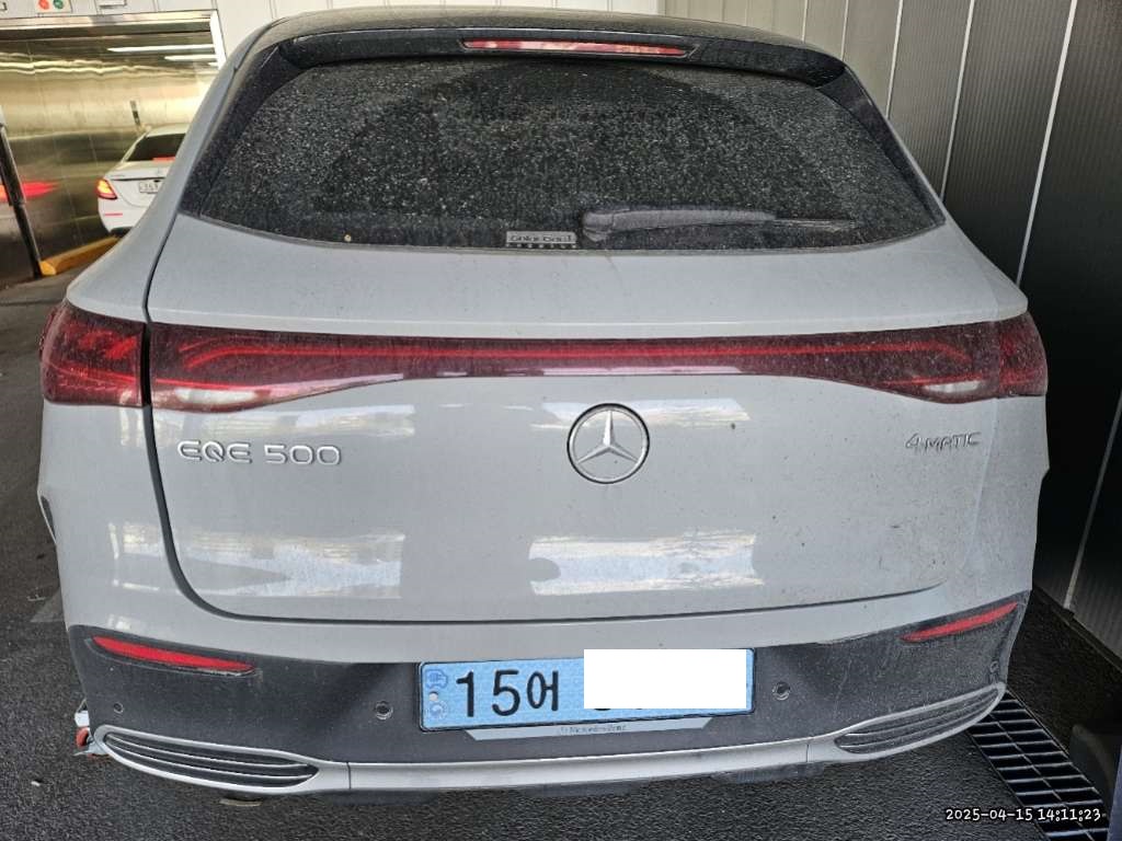 2023 Mercedes-Benz EQE500 4MATIC SUV, photograph 2