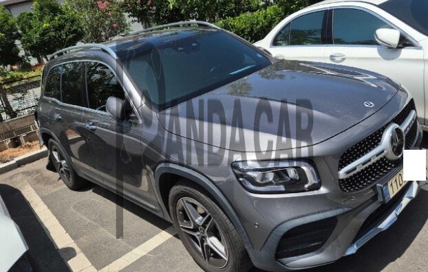 2022 Mercedes-Benz GLB250 4MATIC, photograph 2
