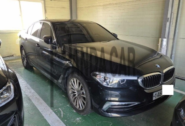 2020 BMW 520i Luxury, photograph 2