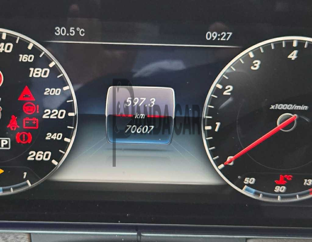 2017 Mercedes-Benz E300 4Matic, photograph 2