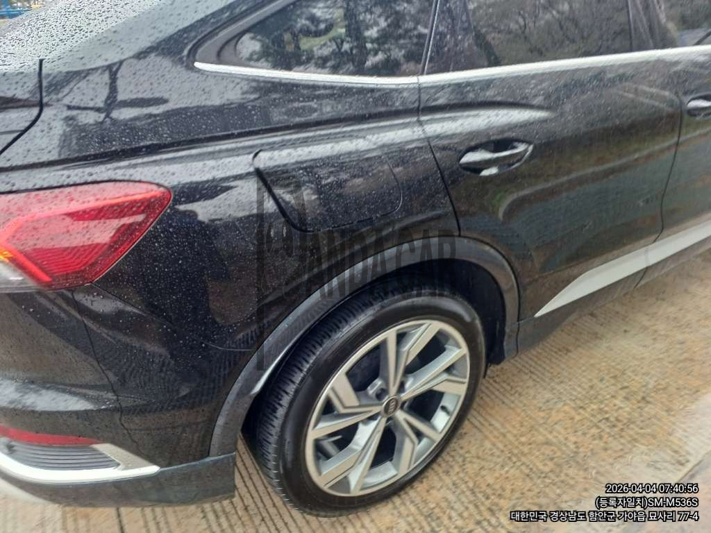 2022 Audi Q4 Sportback e-tron 40, photograph 2