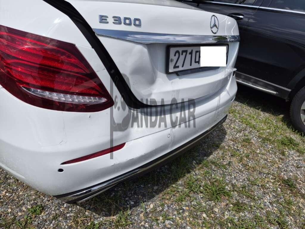 2019 Mercedes-Benz E300, photograph 2