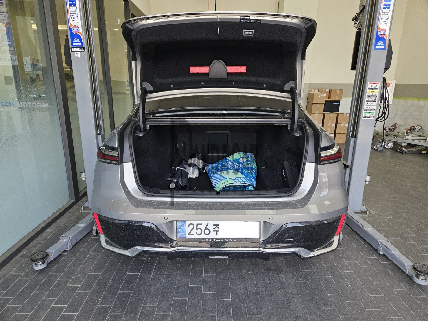 2025 BMW 740i xDrive, photograph 1