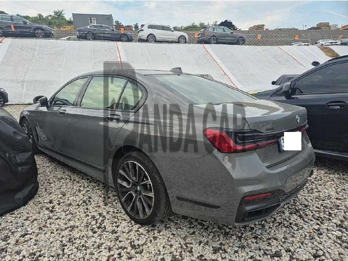 2020 BMW 740Li xDrive M Sport Package, photograph 2