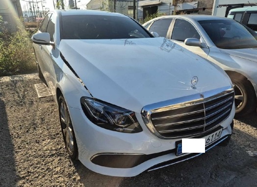 2019 Mercedes-Benz E220 d, photograph 1
