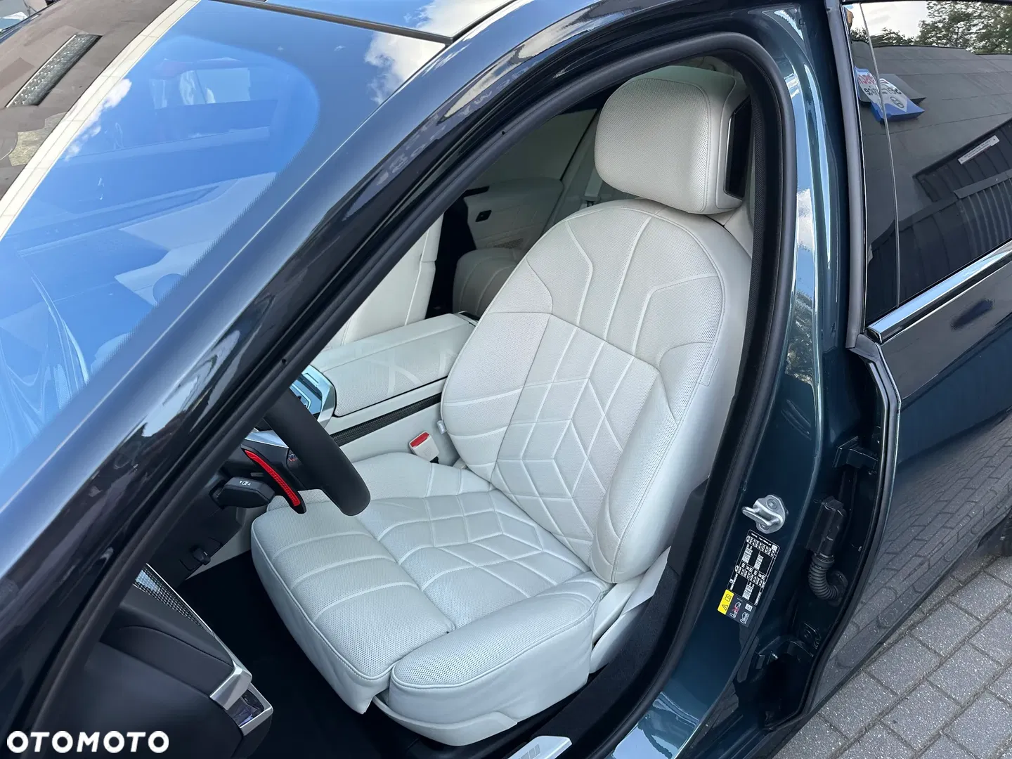 2026 BMW Seria 7 M760e PHEV xDrive Individual Edition sport, photograph 12