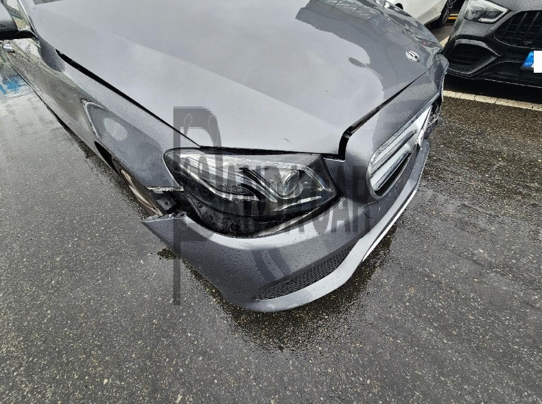 2018 Mercedes-Benz E300 4Matic, photograph 3