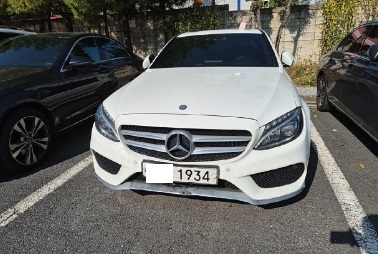 2017 Mercedes-Benz C200, photograph 1
