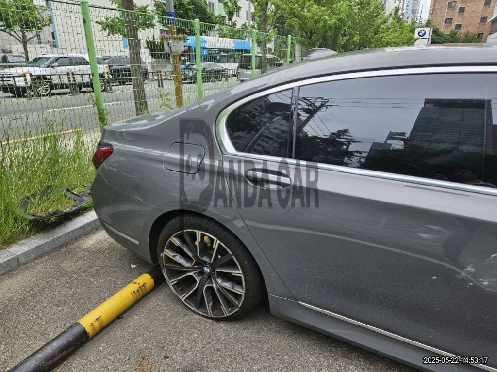 2021 BMW 740Li xDrive, photograph 2