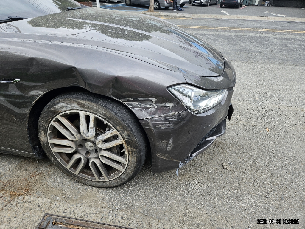 2016 Maserati Ghibli, photograph 3