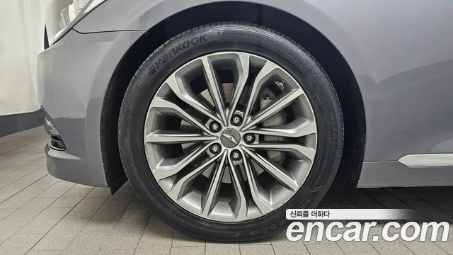 2014 Hyundai Genesis G330 Premium AWD, photograph 11