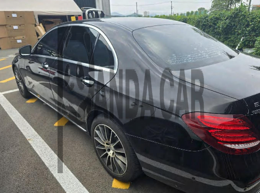 2017 Mercedes-Benz E220 d, photograph 3