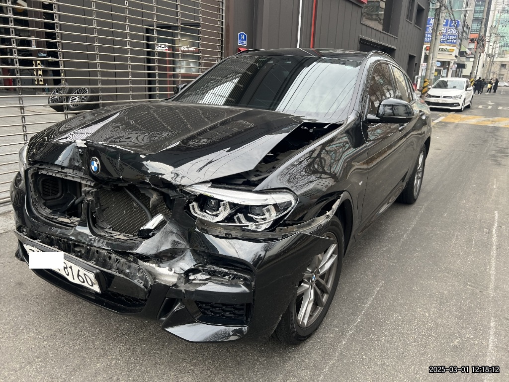 2020 BMW X4 xDrive20d M Sport Package, photograph 2