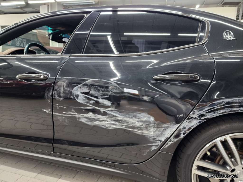 2016 Maserati Ghibli S Q4, photograph 2