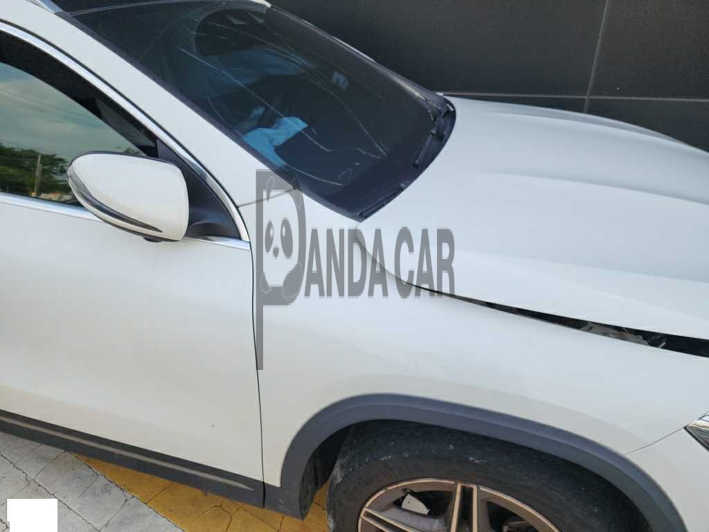 2022 Mercedes-Benz GLA250 4MATIC, photograph 2
