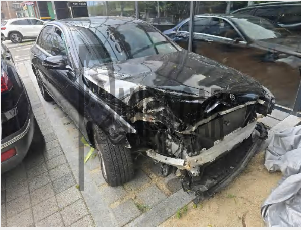 2019 Mercedes-Benz E300, photograph 4