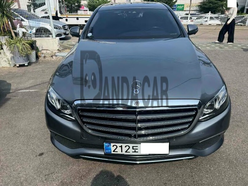 2018 Mercedes-Benz E300 4Matic, photograph 1