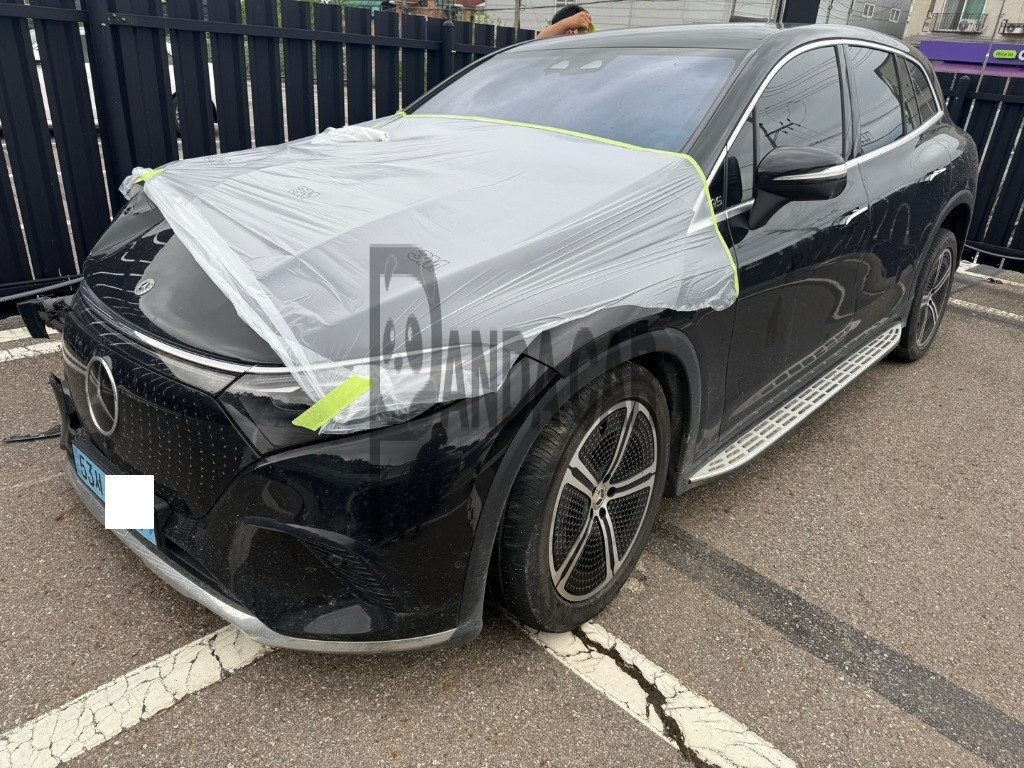 2023 Mercedes-Benz EQS450 4MATIC SUV, photograph 3