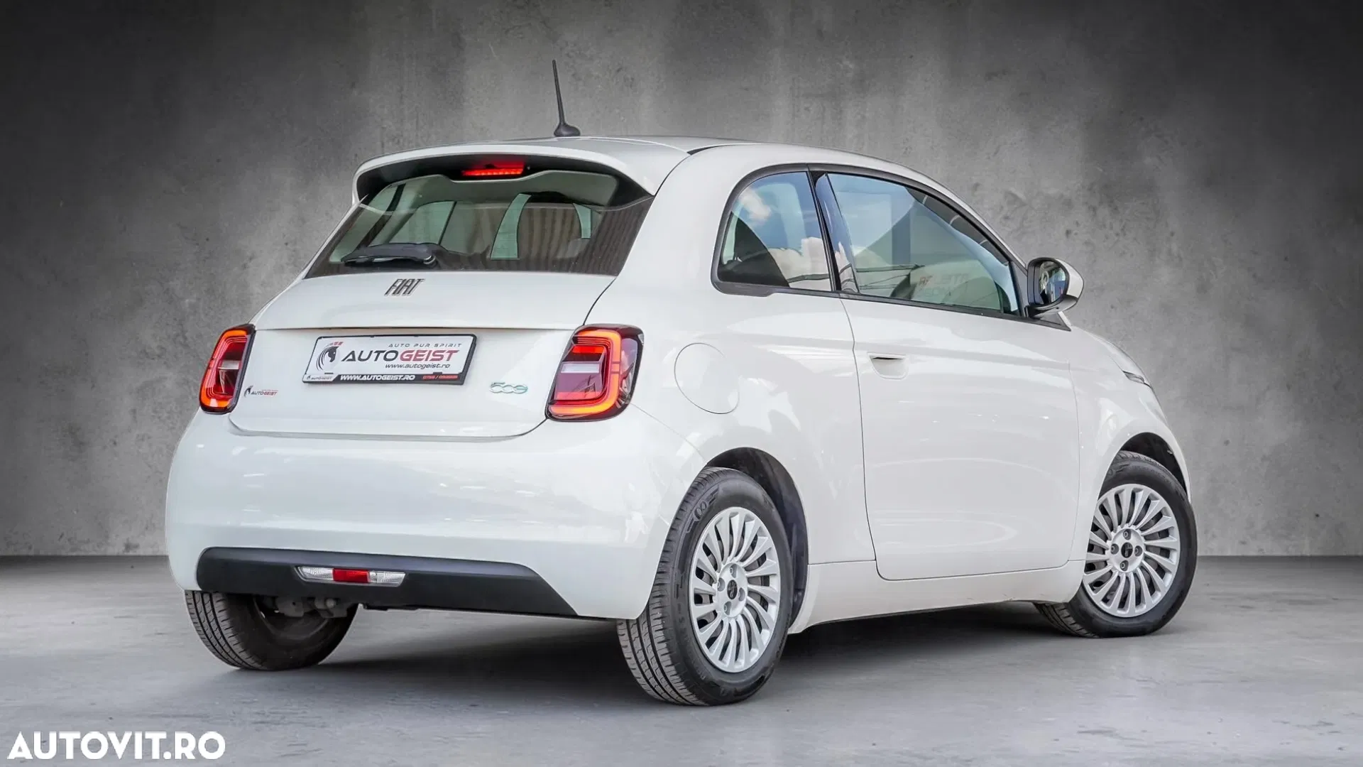 2021 Fiat 500E Action, photograph 6