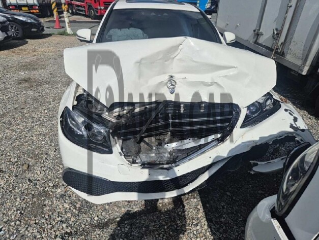 2018 Mercedes-Benz E300 4Matic, photograph 1