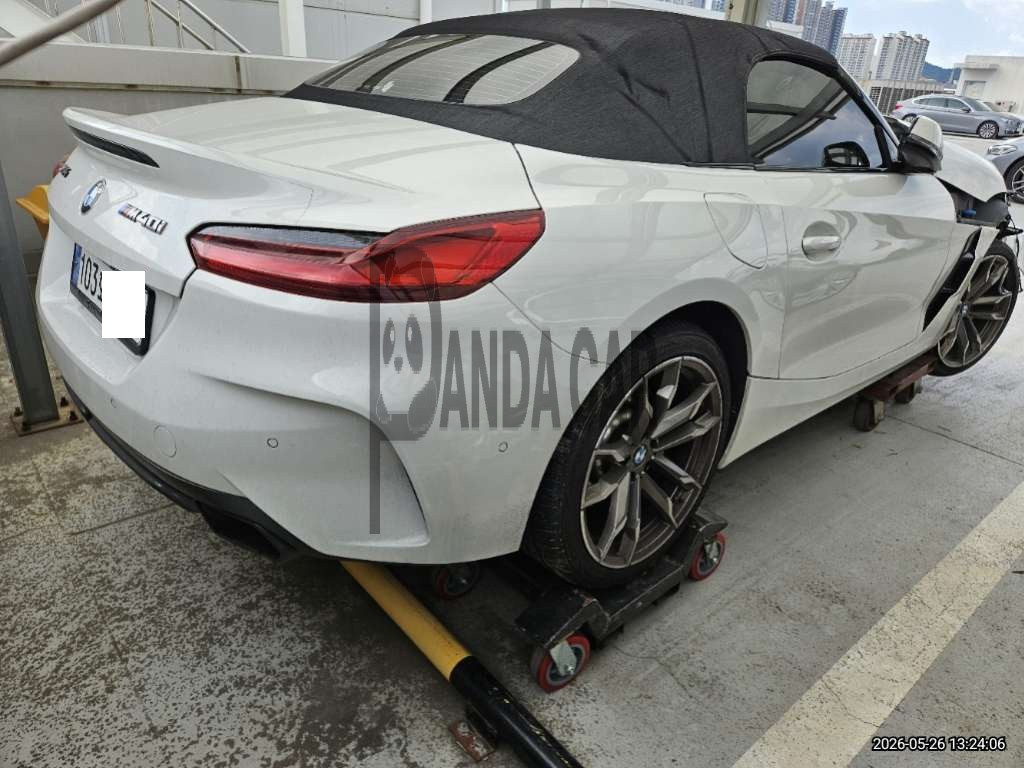2023 BMW Z4 M40i, photograph 2