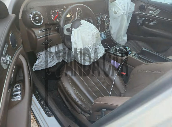 2019 Mercedes-Benz E220 d 4Matic, photograph 2