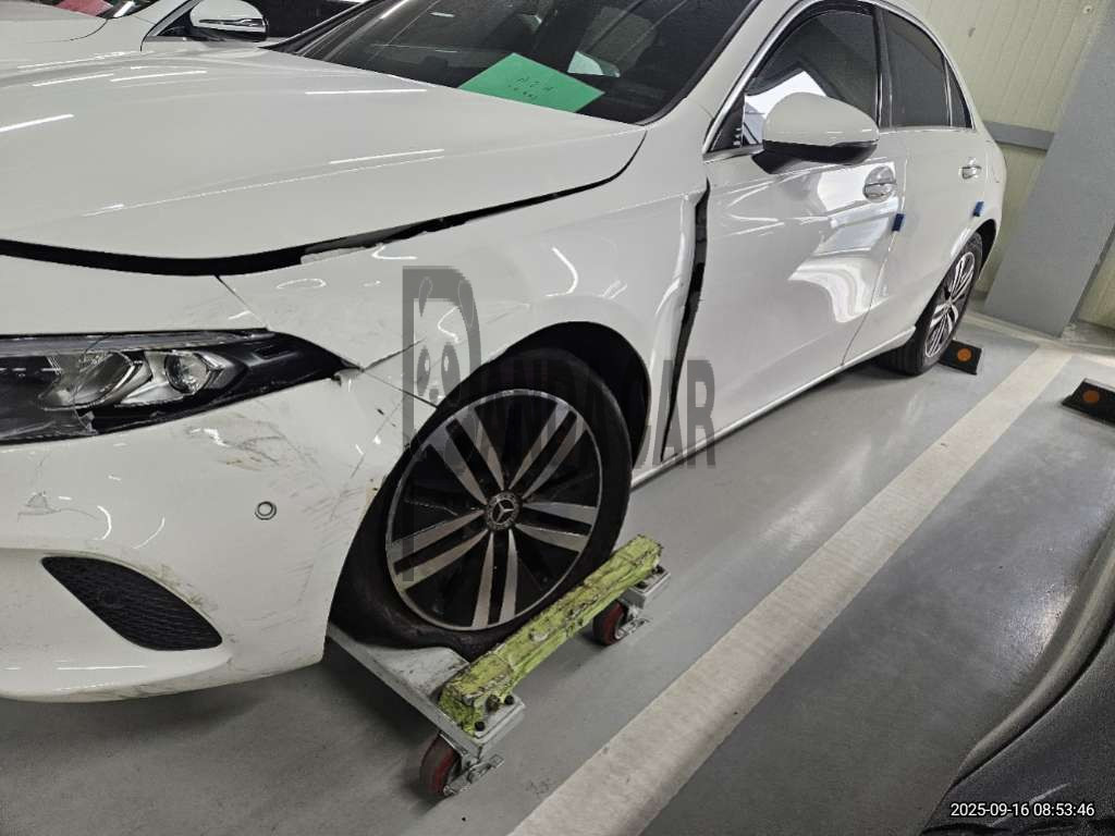 2021 Mercedes-Benz A220, photograph 2