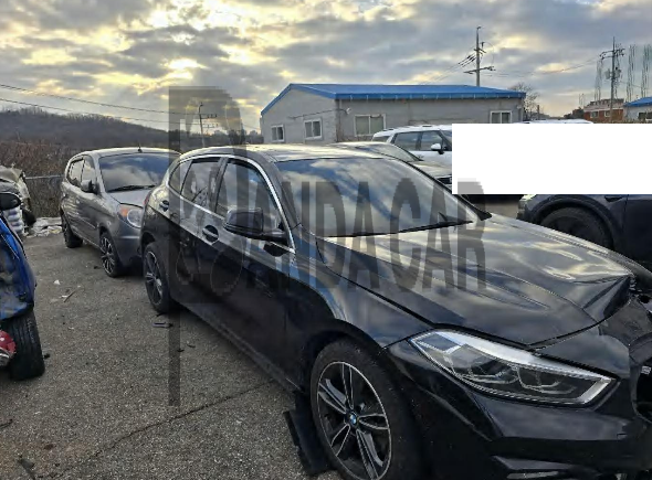 2020 BMW 118d Sport, photograph 3