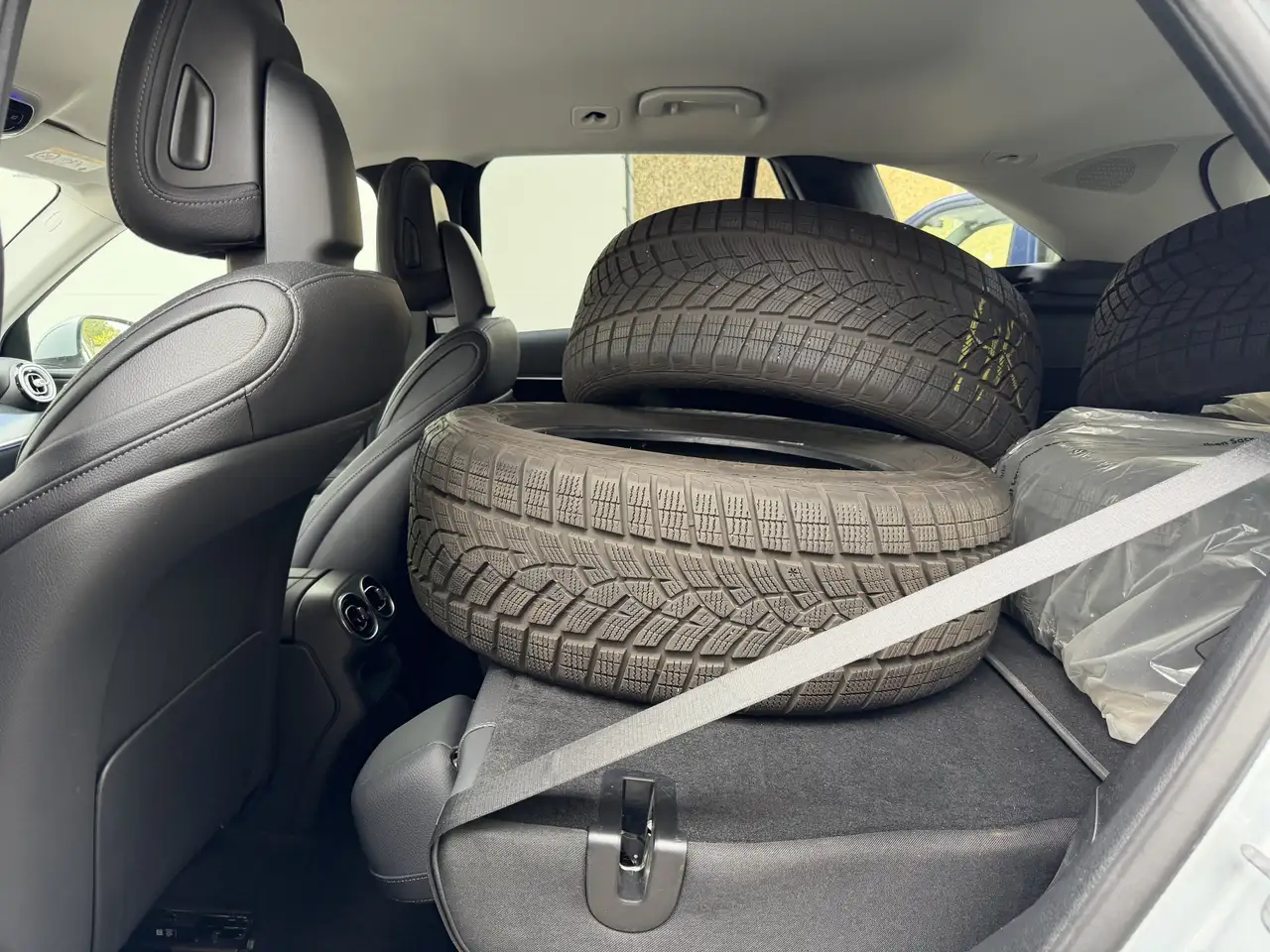 2025 Mercedes-Benz GLC 300 de 4Matic 9G-TRONIC Edition Avantgarde, photograph 7