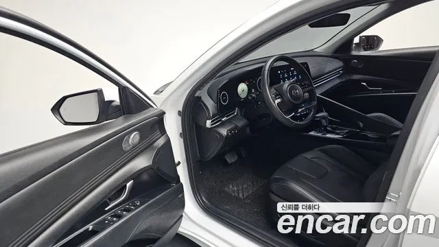 Hyundai AVANTE 1.6 — photo 1 of 20