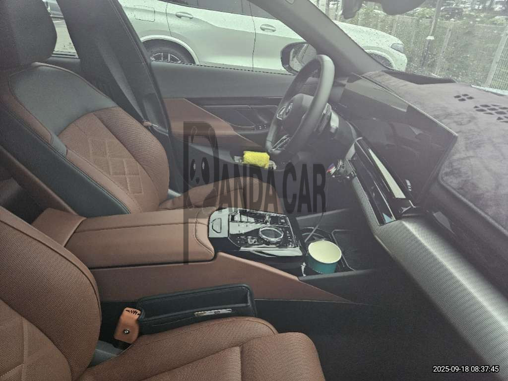 2025 BMW 530i xDrive, photograph 3