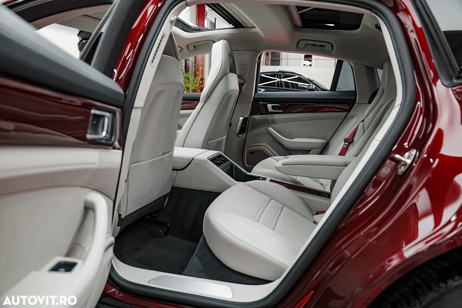 2022 Porsche Panamera 4S E-Hybrid, photograph 6