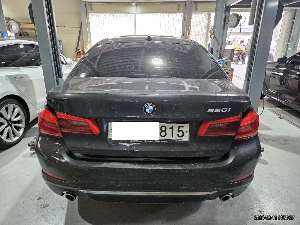 2020 BMW 520i Luxury, photograph 1