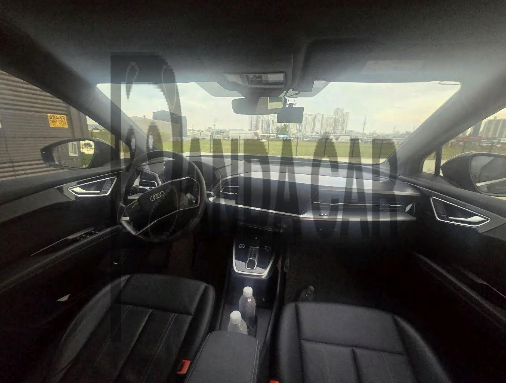 2022 Audi Q4 e-tron 40, photograph 2