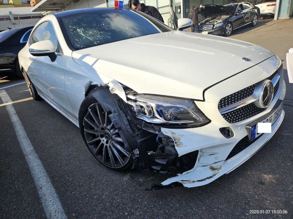 2023 Mercedes-Benz Benz C200 Coupe, photograph 4