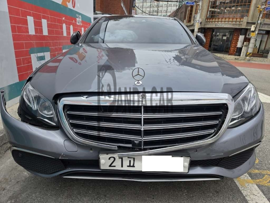 2017 Mercedes-Benz E300 4Matic, photograph 1