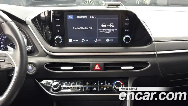 Hyundai Sonata 2.0 — photo 1 of 30